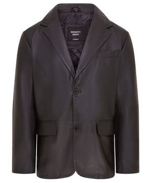 Diese Blazerjacke aus echtem italienischem Lammleder ist eine großartige Wahl für die Zusammenstellung eines anspruchsvollen Looks für formellere Anlässe. Diese Jacke im beliebten traditionellen Stil ist einreihig, mit zwei Knöpfen und Pattentaschen an der Taille. Während unser London-Stil schmal geschnitten ist, hat diese Jacke eine normale Passform für ein entspannteres Aussehen und Gefühl, das dennoch Ihrer Körperform schmeichelt und bewusst nicht kastig gehalten ist. Diese Jacke hat außerdem vier Knöpfe an den offenen Manschetten, einen einzelnen Schlitz auf der Rückseite und für einen traditionellen Look sind die Revers lang gehalten. • 100 % hochwertiges, ultraweiches Nappaleder • Einreihiger, formeller Blazer mit zwei Knöpfen • Vier Knöpfe an jeder Manschette und ein einzelner Schlitz auf der Rückseite der Jacke • Normale Passform