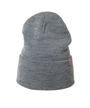 Beanie elegante de la marca Levi's con un dobladillo inigualable para un calor adicional.