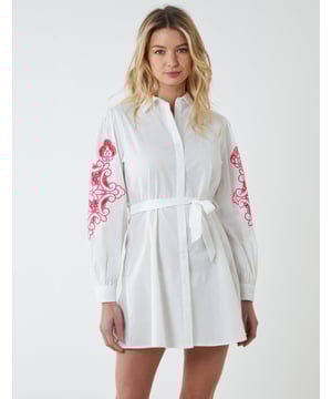 The ultimate day to day sleeve cut out tunic your wardrobe needs this Summer! With a lovely embroidery on the sleeves for an extra glamourous look. 