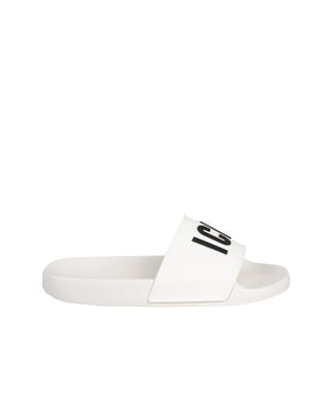 Fácilmente deslizables, estos zapatos son la elección perfecta para quienes valoran la comodidad y la rapidez al vestirse.

En el frente, el nombre de la marca subraya sutilmente el prestigio y la renombre del fabricante, añadiendo elegancia y clase a cada paso.

La suela con logo no solo proporciona excelente adherencia y estabilidad, sino que también añade un toque de estilo que distingue estos zapatos de otros.

La punta redonda hace que los zapatos no solo sean estilosos, sino también extremadamente cómodos, ofreciendo espacio para los dedos y comodidad de uso durante todo el día.

Hechos de material de alta calidad, estos zapatos combinan durabilidad con elegancia, garantizando un uso prolongado y la conservación de un aspecto excelente.

Empaquetados en una caja de la marca, estos zapatos son el regalo perfecto, listo para ser entregado, resaltando la atención al detalle y el carácter lujoso del producto.