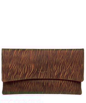 The 'Amelia' clutch bag from the Pure Luxuries Marylebone collection is handcrafted from high-quality, genuine Nappa leather with a natural super-soft touch. The fold-over top conceals a zip-top that opens to reveal the main compartment that is lined with 100% cotton. The fold-over top is secured by a magnetic press stud and features gold-coloured metal fittings and zip. The Pure Luxuries logo is embossed in gold foil for a beautifully simple finishing touch.