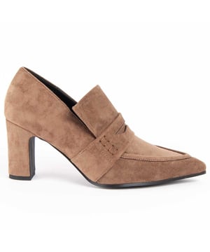 Schoenen met hoge hakken voor dames. Comfortabele pasvorm. Gevoerde binnenzool van natuurlijk leer. Gemaakt door andere merken voor ons merk. Afmetingen bij benadering: hak van 8 cm.