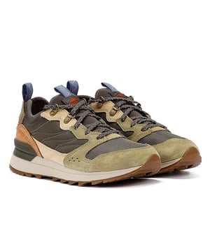 Sneaker mit Wildleder und 100 % recyceltem Textil-Obermaterial. Verfügt über atmungsaktives Mesh-Futter, ein gepolstertes Schaumstoff-Fußbett und eine Gummilaufsohle.