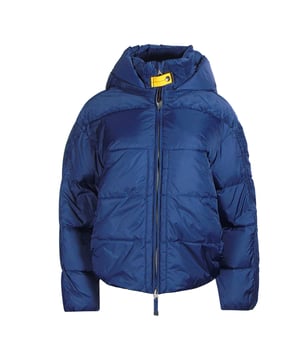 Blijf warm en stijlvol in de Parajumpers Blue Jacket. Deze luxe jas is gemaakt van lichtgewicht, geisoleerde stof die warmte vasthoudt en beschermt tegen de elementen. Geef stijl niet op voor comfort - maak een statement!, Vulling: 100% eendendons, Bovenmateriaal: 100% polyamide, Regular Fit, Ritssluiting, Donkerblauw, Jas met capuchon, Donkerblauwe jas