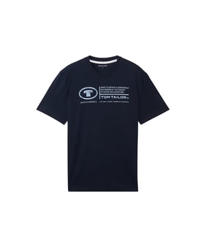 Entdecken Sie den ultimativen Komfort mit unserem T-Shirt für Männer! Kurzärmelig und in entspannter Passform bietet es Ihnen maximale Bewegungsfreiheit. Der klassische Rundhalsausschnitt verleiht ihm einen zeitlosen Look. Aus atmungsaktivem, weichem Material gefertigt, bleibt Ihr Körper angenehm kühl und frisch. Der große Label-Print setzt einen stilvollen Akzent, ohne aufdringlich zu sein. Die weiten Ärmel sorgen für zusätzlichen Komfort und einen lässigen Look. Dieses T-Shirt garantiert den ganzen Tag über einen hohen Tragekomfort. Ideal für Freizeit, Sport oder entspannte Abende. Kombinieren Sie es mit Jeans oder Shorts für ein perfektes Outfit. Ihr neues Lieblingsstück wartet auf Sie!
