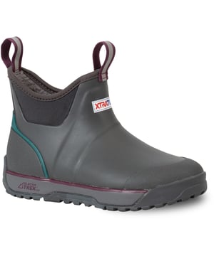 The ADB ICE was designed to work on wet ice while simultaneously being able to transition to other wet surfaces. This new boot features Glacier Trek Pro, our proprietary ice gripping compound paired with an SRC rated slip-resistant rubber.