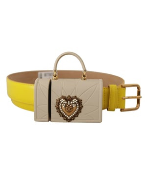 Cinturon de cuero 100% autentico de Dolce & Gabbana con hebilla con logotipo grabado.
  Confeccionado en cuero de alta calidad.
  Hebilla metalica con logotipo grabado.
  Viene con una bolsa Micro Devotion de goma para una funda de auriculares.
  Fabricado.
