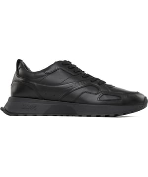 Mejora tu look deportivo con las zapatillas Jonah Runn de Boss. Con un upper de cuero de alta calidad que presenta ojales invisibles, un panel trasero con acento de marca, un logo distintivo en el costado y un diseño inspirado en lo retro. La zapatilla deportiva de estilo running está terminada con una plantilla ortótica acolchada y una suela exterior de goma resistente y gruesa.