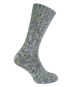 Outdoor-Aktivitäten können sehr anstrengend sein, wenn man nicht mit dem richtigen Schuhwerk ausgestattet ist. Deshalb ist es wichtig, die richtigen Schuhe und Socken zu wählen, wenn Sie sich auf Ihre nächste Wanderung, Ihren nächsten Trek oder Spaziergang begeben. Wir können in der Sockenabteilung mit diesen 100% Wool Boot Socks helfen. Diese Wollsocken sind die perfekten Ganzjahressocken für die freie Natur. Sie haben Konturrippen, die sich der natürlichen Fußform anpassen, um ein Einschnüren zu verhindern. Außerdem bieten sie eine verbesserte Passform, Fußpolsterung, Strapazierfähigkeit und vor allem eine Fußgewölbestütze, die dafür sorgt, dass alles bequem an seinem Platz bleibt, ganz gleich, welcher Aktivität Sie in der freien Natur nachgehen. Wolle bietet mehr Isolierung als Baumwolle oder andere Materialien, was bedeutet, dass diese Socken Ihnen zusätzliche Wärme und Komfort bieten, wenn Sie draußen in den Bergen wandern. Diese Socken bestehen aus 100% Wolle, haben die Größe 6-11 UK und sind in 3 Farben erhältlich: Navy, Khaki und Grün. Sie sind sicher in der Maschine waschbar.