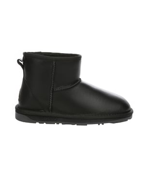 Diese Emu Nappa Mini Classic Boots bieten einen modischen Ansatz für den Klassiker. Mit der neuesten Innovation in Sachen Dämpfungskomfort und verbesserter Haltbarkeit sind diese Schuhe Ihr Tor zu einer Zukunft, in der Funktionalität und Stil nahtlos miteinander verschmelzen.
Beschreibung:
Obermaterial Leder
Innenfutter aus Schafwolle
Einlegesohle aus Schafwolle
TPR-Sohle
Technologien:
Wasser- und schmutzabweisendes Obermaterial
Rutschhemmende Laufsohle