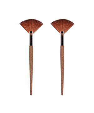 Dr Botanicals presenta su brocha de maquillaje de fibra sintética aterciopelada, perfecta para conseguir un acabado impecable y sin imperfecciones. Fabricada con mangos biodegradables a partir de posos de café y almidón de maíz, esta brocha es a la vez ecológica y eficaz. Experimenta una aplicación de nivel profesional con esta brocha elegante y natural, diseñada para imitar la suave textura del pelo natural.