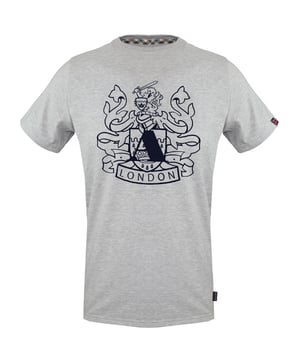 !Lleva el estilo aquascutum a tu guardarropa con esta elegante camiseta gris Aquascutum! Con un logotipo atrevido, te diferenciaras de las masas y mostraras tu ojo refinado para la moda. !Luce un estilo atemporal con esta camiseta clasica! Camiseta gris con logo de la marca Aquascutum, cuello redondo, mangas cortas 100% algodon, corte entallado Corte entallado, se recomienda comprar una talla inferior Codigo de estilo: T00623 94