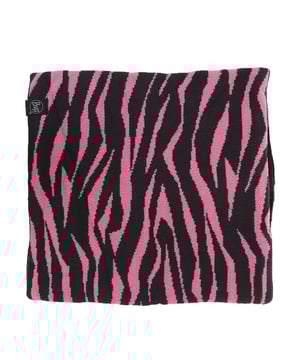 Knit and fleece collar.
 Casual tricot neck warmer with fleece inner layer. Winter heater with fleece protection and style for cold days and environments. BUFF Lifestyle design, protection and style.
 Design: Knit.
 Measures: 27x29cm
 Composition: 100% Acrylic
 Care:
Machine wash max 30º
 -Do not iron
 -Do not use bleach
 -Do not dry clean