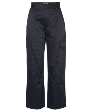 54% Polyester, 43% Baumwolle, 3% Elastan; Tommy Hilfiger Jeans Hose;  Modell: DW0DW16392BDS;  Hochwertig verarbeitet;  Satin in einer elastischen Baumwollmischung;  Zwei seitliche Eingrifftaschen;  Zwei Pattentaschen mit Druckknopf hinten;  Zwei Cargo-Taschen