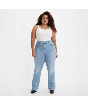 Dames Levis 725 Plus High Rise Bootcut Jeans in lichtblauw.- 5-pocket constructie. - Gulp met rits en knoopsluiting.- Bedrukte lederen patch achteraan in de taille.- Hoge taille.- Een beenverlengend bootcut silhouet.- Slank door de heup en dij.- 85% Katoen 7% Lyocell 6% Elastomultiester.- Ref: 868930025