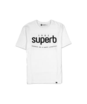 Short sleeve t-shirt Superb.
 Round neckline with ribbed finish.
 Front brand print.
 Seams seen in tone.
 Composition: 100% cotton
 Care:
- Wash at max. 40ºC.
 - Do not use bleach.
 - Iron at low temperature.
 - Do not dry clean.
 - Do not use dryer.
