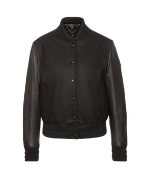 Erleben Sie ultimative Vielseitigkeit und Stil mit der Belstaff Black Jacket. Diese Jacke bietet sowohl Wärme als auch modisches Design und ermöglicht Ihnen den mühelosen Übergang von einem lässigen Tageslook zu einem schicken Abend-Outfit. Bleiben Sie gemütlich und sehen Sie fantastisch aus mit dieser Must-Have-Jacke!, Lederjacke, Material: 80 % Wolle, 20 % Polyamid, Markenaufnäher auf der linken Brust, leicht, Lammleder am Rücken und an den Armen der Jacke, weiches Luxusleder, gerippt Bündchen mit Strickstreifen am Rumpf und an den Ärmeln, Geschnittene Knopfleiste mit Druckknöpfen in der vorderen Mitte, Normale Passform, Reißverschluss, Schwarzer Mantel, Hergestellt in Italien