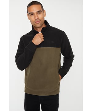 Upgrade your active essentials with this colour block, quarter zip, microfleece top from the Threadbare Outdoor range. Designed with a funnel neck, two side pockets and has a very comfortable feel. This top is ideal for layering and has the threadbare signature logo on the chest.