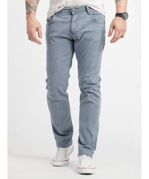 Zeitlose Eleganz trifft auf ultimativen Komfort: Die Rock Creek Herren Jeans Regular Fit Grau RC-2415 Entdecken Sie die perfekte Kombination aus Stil und Komfort mit der Rock Creek Herren Jeans Regular Fit Grau RC-2415. Mit ihrem zeitlosen Street-Style und der ansprechenden grauen Farbe ist diese Jeans ein absolutes Must-Have für jeden modebewussten Mann. Egal, ob Sie sie im Alltag oder zu besonderen Anlässen tragen - mit dieser Jeans machen Sie immer eine gute Figur.  Hochwertige Materialien für maximalen Tragekomfort Die Rock Creek Herren Jeans Regular Fit Grau RC-2415 besteht aus einem hochwertigen Baumwoll-Elasthan-Mix, der Ihnen den ganzen Tag über ein angenehmes Tragegefühl bietet. Der Stretchanteil sorgt für optimale Bewegungsfreiheit, während der mittlere Bund und der Five Pocket Style für einen modernen Look sorgen. Dank der Stone Washed Waschung erhält die Jeans zudem eine lässige Note.  Perfekte Passform und erstklassige Verarbeitung Mit ihrer Regular Fit Passform sitzt die Rock Creek Herren Jeans Regular Fit Grau RC-2415 perfekt und betont Ihre Figur auf vorteilhafte Weise. Die hochwertige Verarbeitung garantiert zudem eine lange Lebensdauer, sodass Sie lange Freude an Ihrer neuen Lieblingsjeans haben werden.