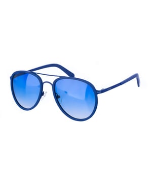 Gafas de sol Kypers con montura de metal.
Color Azul
Forma ovalada.
Lentes de color Azul
Patillas de metal y acabado en acetato, con el nombre de la marca grabado.
100% Protección UV. 
Cristales antirreflejo polarizados.
Incluye una funda de tela de protección.

Medidas  Alto lente: 50 mm
Ancho lente: 55 mm.
Puente: 18 mm.
Patillas: 140 mm.

Limpieza y manutención:
-Limpiar las gafas con agua y jabón (neutro).
- No utilice paños sucios o abrasivos, que puedan alterar las características de los filtros.
- Utilice solo accesorios y repuestos originales.