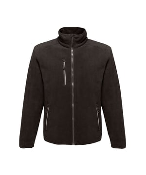 100% Polyester Waterdicht en ademend fleece Duurzaam waterafstotend voering met getapete naden en binnenste stormflap Anti pluis fleece 2 onderste zakken met rits en binnenzak met rits.