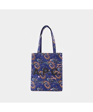 Twee handgrepen. Handgedragen - twee handgrepen. Materiaal: polyester. Kleuren: Blauw. Materiaal voering: leer. Afsluiting: geen afsluiting. Interieur: één zak met rits.