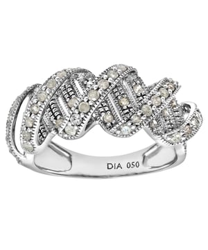 9K (375) witgoud: 3,6 gram; # Diamant: 0,5 ct