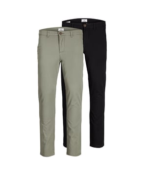 JACK&JONES Heren Multi-Pack Broek, Marco Piped Pockets Low Rise Chinos, 2 Pack

Klassieke broek van Jack & Jones die je met je hele garderobe kunt combineren. Hij is gemaakt van stevig katoen, maar is gecompenseerd met een beetje elastaan voor meer bewegingsvrijheid en meer comfort.

Slim fit Marco: Marco is een verfijnde slim fit met een taps toelopende pijp; perfect voor een casual tailored look. De pasvorm is smal en loopt over in de dij zonder te strak aan te voelen.

Stretchstof: Stretchstof is voornamelijk gemaakt van katoen met een beetje elasticiteit eraan toegevoegd. Je krijgt een authentieke look met extra comfort.


Eigenschappen:
Heren chino's
Zakken met paspels
Lage stijging, slanke dij en strakke beenopening
Stretch zorgt voor veel comfort


Bijzonderheden:
Materiaal: 98% Katoen, 2% Elastaan
Product Code: 12180705
Beschikbare maten: 28W/30L, 28W/32L, 30W/30L, 30W/32L, 32W/30L, 32W/32L, 32W/34L, 34W/30L, 34W/32L, 34W/34L, 36W/32L, 36W/34L, 28W/30L, 28W/32L, 30W/30L, 30W/32L, 32W/30L, 32W/32L, 32W/34L, 34W/30L, 34W/32L, 34W/34L, 36W/32L, 36W/34L

Wasvoorschriften:
Machinewasbaar op 40°C met fijnwasprogramma
Niet bleken
Drogen in de droogtrommel op lage warmtestand
Hangend drogen

    
Strijktemperatuur: Hoge temperatuur strijkijzer. Hoogste temp. 100°C

Opmerking: Niet bleken, chemisch reinigen (geen trichloorethyleen)

Inhoud verpakking: 2 multi-packs Jack&Jones Heren Marco Chinos