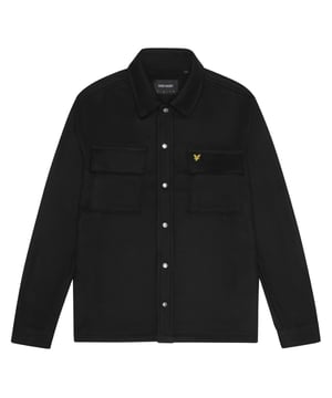 La chaqueta negra de Lyle & Scott es ligera y presenta el logotipo de la marca. Esta chaqueta de corte regular se ajusta a la talla real con una insignia de la marca en la parte delantera izquierda del pecho. Chaqueta negra Lyle & Scott, hecha en China, 100 % poliester, logotipo de la marca en el pecho, cierre con boton emergente, ajuste regular, se ajusta a la talla real , Insignia de la marca en la parte delantera izquierda del pecho, abrigo tipo sobrecamisa, chaqueta negra