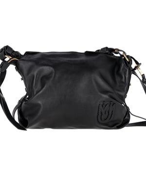 VINTAGE, RRP WIE NEU  
Ausstrahlung zeitloser Eleganz, diese Miu Miu Schultertasche ist aus schwarzem Leder mit goldenen Beschlägen gefertigt. Ihr charakteristischer geflochtener Tragegurt und das Miu Miu-Logo auf der Vorderseite machen sie zu einem eleganten und raffinierten Accessoire für jeden Anlass.

mit Staubbeutel

Miu Miu Logo Schultertasche aus schwarzem Leder  
Zustand: Ausgezeichnet  
Tragespuren: Kein Verkaufsetikett, Keine sichtbaren Gebrauchsspuren.  
Verpackung: Staubbeutel  
Farbe: schwarz  
Material: Leder  
Größe: Einheitsgröße  
Maße: Breite: 130; Höhe: 280; Länge: 350; Henkelhöhe: 160; Gurtlänge: 600  
SKU: NAPPUGBBA372667W