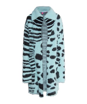 Mit einem wilden Mix aus Leo und Zebra gehst Du mit der myMo KIDS Strickjacke auf Herbst-Winter-Safari. Der weiche, gebürstete Strick trägt sich super angenehm und lässt sich ganz einfach mit Jeans kombinieren. Der lockere, offene Fit mit Kragen wird garantiert der Favorit im Kleiderschrank.  Strickcardigan