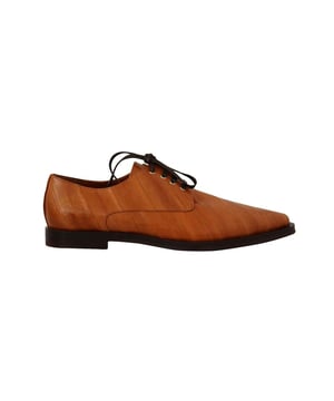 Marca: Dolce & Gabbana.
  Modelo: Pisos formales.
  Color: Marron.
  Material: 100% cuero de anguila.
  Suela: Cuero.
  Cierre con cordones.
  Detalles del logotipo.
  Alta calidad y comodidad.
  Fabricado en Italia.