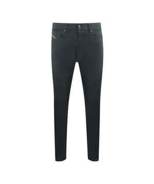 Diesel D-Fining 0688H Zwarte jeans. De zwarte D-Fining jeans van Diesel is een must-have voor elke moderne garderobe. Deze veelzijdige broek combineert de iconische Diesel stijl met hoogwaardig materiaal voor een modieuze en comfortabele look. Laat je fashion attitude zien met de nieuwste trend van Diesel! Normale taille, toelopende pijp, knoopsluiting, Diesel D-Fining 0688H jeans. 98% katoen 2% elastaan stretch denim. 5-pocket jeans, Diesel-opschrift in reliëf. Stijl - D-FINING A01695 0688H 02