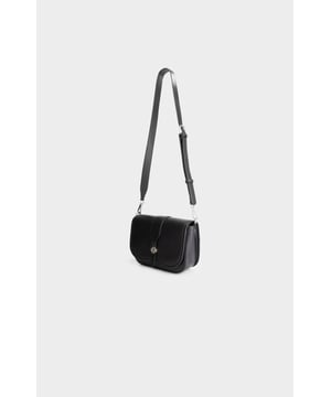 100% PU-leer Verstelbare leren band Monogram-logopatroon over het hele stuk Mat nikkel Monogram-logo voor sluiting Tasmaat: 16x22x7cm (HxLxB) 