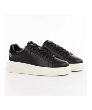 Basket Guess Elbina Femme Schwarz Leder. Authentischer Schuh der Marke Guess - Streetwear/Sportswear Design von Guess - Guess für modebewusste Frauen, perfekt für den Alltag - Die schwarze Guess Basket lässt sich ideal mit dem Rest Ihrer Garderobe kombinieren - bequemes Leder-Material - klassische Schnürsenkel - Elbina - Synthetik.