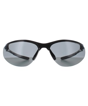 Las gafas de sol Nike Sport Unisex Black Grey Polarized Aerial P DZ7355 son una combinación excepcional de innovación y estilo, diseñadas para mejorar tus actividades al aire libre. Ligeras como una pluma y ajustadas, estas gafas de sol ofrecen una sensación apenas perceptible, garantizando comodidad durante todo el día en cualquier aventura. Con una óptica de precisión que proporciona una visión cristalina y una excepcional protección contra los rayos UVA y UVB, sus ojos permanecerán protegidos mientras disfruta de una claridad y nitidez inigualables. Pensadas para atletas y personas activas, cuentan con un ajuste seguro y un diseño duradero que soporta actividades intensas.