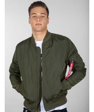 Alpha Industries MA1 TT jack. Slank MA1 bomberjack met utility pocket en signatuur RBF tag.