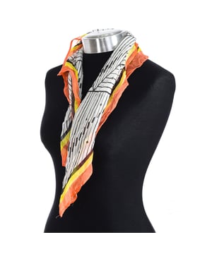 Buff knit collar.
 Color Black-dark gray
 Knitted casual neck warmer.
 Winter heater for cold days and environments.
 BUFF Lifestyle design, protection and style.
 Design: Twisted knit

 Composition: 75% Acrylic; 15% Wool; 10% Alpaca

 Measures:

 Handwash.
 Do not use bleach.
 Iron at low temperature.
 NDoes not allow the use of a dryer.
 Measures: 64x64cm
 Composition: 75% Acrylic; 15% Lana; 10% Alpaca
 Care:
Does not allow washing.
 Do not use bleach.
 Allows the use of iron at low temperature.
 It does not allow the use of a dryer.