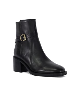 Designed with crossover straps and a shiny silver-tone buckle, Plotto is a must-have investment worthy style. Crafted from premium leather and boasting a block heel, these timeless boots are going to get you compliments every time you leave the house.