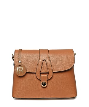 Crossbody tas
100% rundleer
Flapoversluiting met ritssluiting aan de bovenkant
Binnenzak met rits
Afmetingen: 20x25x9 cm
schouderriem 120 cm