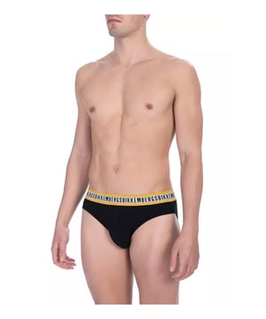 Must-have black cotton underwear for men
  Made from Quality and breathable cotton
  Bi-pack includes an extra pair
  Versatile and perfect for everyday wear
  Upgrade your underwear collection with these stylish briefs
Material: 95% Cotton 5% Elastane