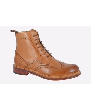 Elevate your smart-casual wardrobe with these Woodland Brampton men's boots, boasting classic brogue stylings for an elevated look. Featuring a premium leather upper in an on-trend tan, with signature punch-hole detailing and intricate designer stitching for a standout look.
- Premium leather upper
- Classic brogue styling
- Punch hole detailing and designer stitching
- 7-eyelet lace fastening
- Zip closure for easy on / off wear
- Argentinian Leather Goodyear Welted Sole