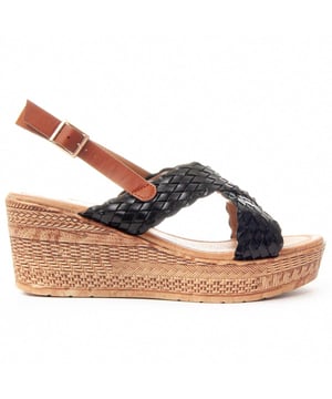 Damen Freizeit-Sandale. Angenehme Passform. Gepolsterte Innensohle. Rutschfeste Sohle. Verstärkte Nähte. Hergestellt von anderen Marken für unsere Marke. Ungefährer Maß: 6 cm Keil und 3 cm Plateau.