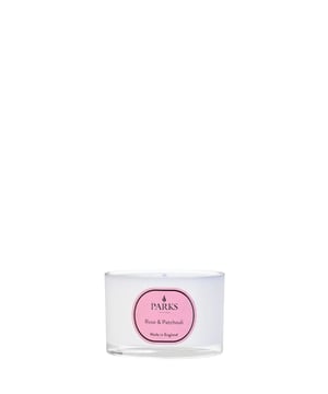 Eine klassische Kombination: Rose & Patchouli ist wie Rosen, die in der Nähe eines Moosbeetes blühen. Geranium, hier sowohl grün als auch blumig, mit Kräuternoten von Lavendel und Rosmarin bieten den perfekten Rahmen für satte rote Rosen, die sich mit der erdigen Holzigkeit von Patchouli verbinden. Ein universeller Duft, der in jedem Raum und zu jeder Jahreszeit funktioniert. Lassen Sie sich von dem luxuriösen und zeitlosen Duft von Rose & Patchouli verwöhnen. Das perfekte Gleichgewicht zwischen blumigen und pflanzlichen Noten schafft ein warmes und beruhigendes Ambiente, während das erdige Patchouli einen Hauch von Raffinesse verleiht. Mit dieser universellen Kerze werten Sie jeden Raum und jede Jahreszeit auf.
