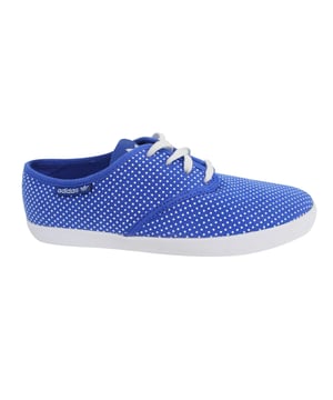 De Adidas Andria Womens Blue Plimsolls zijn een eenvoudige en stijlvolle schoen die perfect is om elke dag te dragen. Het bovenwerk van textiel is lichtgewicht en ademend, waardoor ze de hele dag comfortabel zitten. De rubberen buitenzool biedt tractie en duurzaamheid, zodat je ze met vertrouwen op verschillende ondergronden kunt dragen. Het Andria-merk op de tong en hiel voegt een vleugje stijl toe aan de schoen.

Hier zijn enkele voor- en nadelen van de Adidas Andria Womens Blue Plimsolls:
- Stijlvol ontwerp
- Comfortabele pasvorm
- Lichtgewicht en ademend
- Duurzame constructie

Over het algemeen zijn de Adidas Andria Womens Blue Plimsolls een goede keuze voor wie op zoek is naar een stijlvolle en comfortabele schoen die perfect is om elke dag te dragen. De schoen is betaalbaar en goed gemaakt.