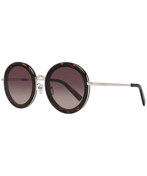 Las gafas de sol Guess GF0330 52F marrón degradado tienen una montura redonda glamurosa y desprenden una sensación de elegancia atemporal. La montura está hecha de acetato de alta calidad, conocido por su durabilidad y ligereza, lo que garantiza una comodidad duradera durante todo el día. Las elegantes patillas incorporan el logotipo de Guess para dar un toque de sofisticación.