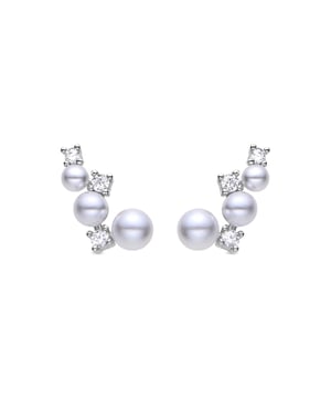 Pendientes Linpi de Plata de Ley 925 con Perla Blanca acabados en rodio. Essential encarna la sencillez refinada, piezas atemporales con líneas suaves y el brillo adicional de las circonitas. Joyas básicas sin pretensiones que son perfectas para el uso diario, pero también pueden funcionar en ocasiones especiales.