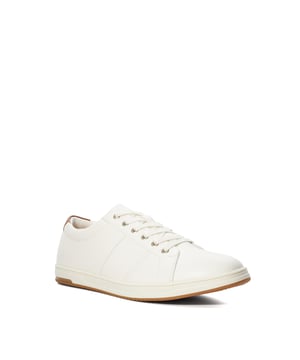 Keep your leisurewear fresh this season with our sneaker, Tez. Accented with perforated side panels, this sleek sneaker is an easy way to elevate the everyday. Set on a lightweight cup sole, this timeless style is sure to put a spring in your step.