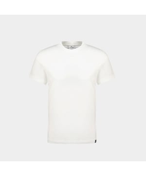 Presentamos la camiseta recta AC de Courreges, donde el estilo contemporáneo se une a la elegancia minimalista. Esta camiseta combina a la perfección un diseño moderno con una silueta elegante y versátil, lo que la convierte en el lienzo perfecto para una amplia gama de expresiones de moda. Para elevar tu look con esta camiseta, considérala la base de un conjunto elegante sin esfuerzo. Combínala con unos pantalones anchos de cintura alta y un cinturón statement, y añade un toque de color con unas zapatillas deportivas atrevidas para conseguir un conjunto moderno y cómodo, perfecto para un día explorando la ciudad o un brunch informal con amigos. Courreges la camiseta AC Straight representa el compromiso de brand con la calidad y la moda, ofreciéndote una opción versátil y elegante que combina sin esfuerzo el encanto moderno con la sencillez atemporal. Sal con confianza, mostrando tu sensibilidad única por la moda y el encanto contemporáneo de la camiseta. Material: algodón. Forro: algodón.