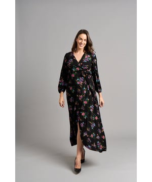 Este vestido será tu nuevo favorito este Otoño-Invierno. Detallado con un estampado floral, mangas largas de globo y escote en V, este vestido es atemporal. El estilo envolvente crea una hermosa forma que se ajusta en la cintura natural y cae con facilidad sobre tus curvas. ¡Este vestido clásico será tu prenda esencial esta temporada!

95% Viscosa, 5% Elastano

Lavado a máquina a 40°